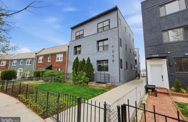 1258 HOLBROOK Terrace NE Gallery 3