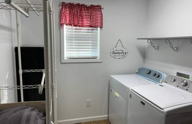 Historic 1-Bedroom, 1-Bathroom Home – Fully Remodeled Gallery 4