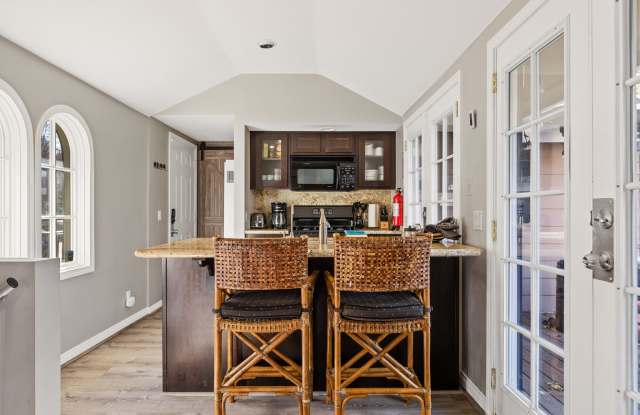 590 Oak Knoll Cir photos photos