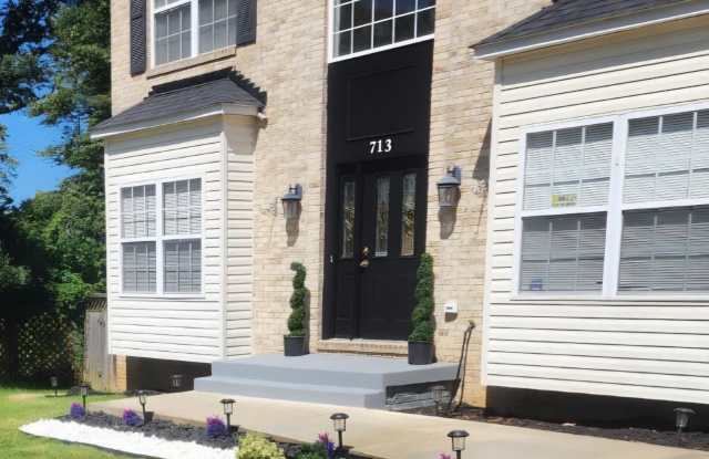 713 BONNIE MEADOW Lane Gallery 4