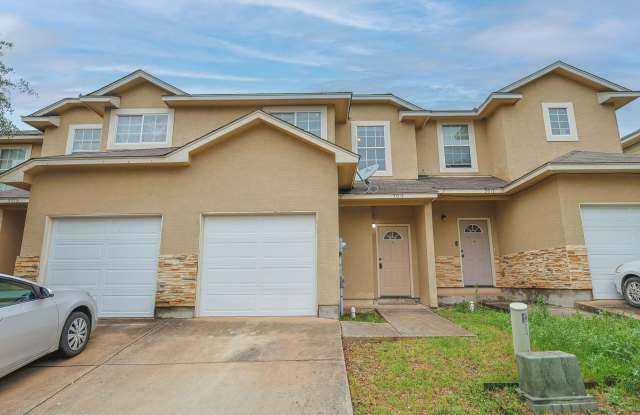 3 Bed 2.5 Townhome near Bandera & I-410 photos photos 3 Bed 2.5 Townhome near Bandera & I-410 photos photos