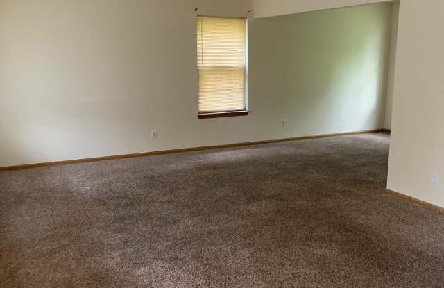 1035 Linn Drive - 1 Gallery 4