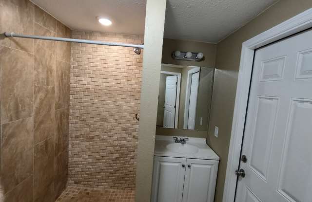 4424 Shoreline Dr Gallery 3