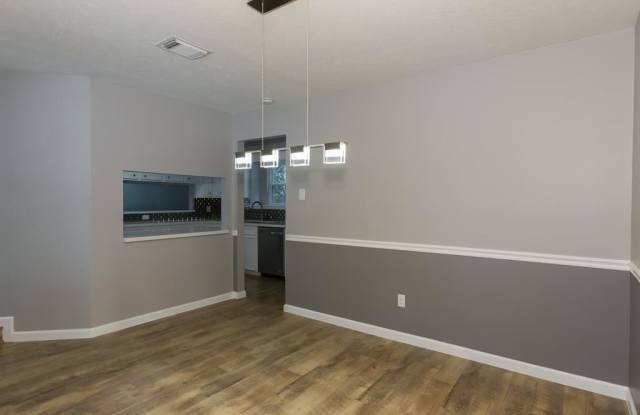 6 Woodlot Court Gallery 3