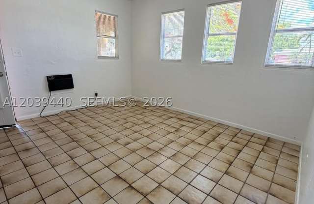 1844 Taft St Gallery 2
