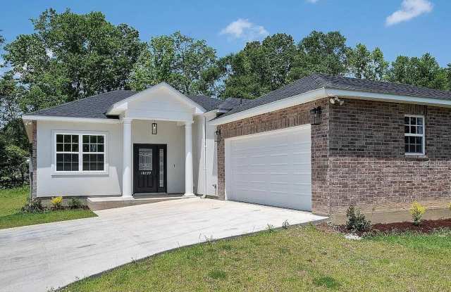 Spacious 3 Bedroom Home with Office on a Large Lot in Northwoods photos photos
