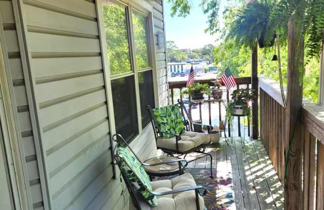 Top floor, corner unit condo off Shore Drive just two blocks from the bay! Gallery 1