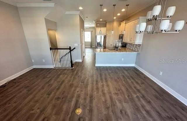 6072 MOORINGS Drive S Gallery 2