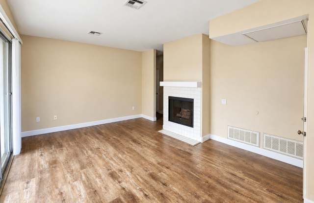 2 Bedroom Upper Unit In Carmel Valley Gallery 4