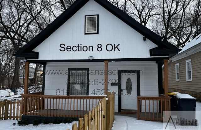 2243 Spruce Avenue photos photos