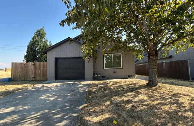Charming 3-Bedroom, 2-Bath SE Albany Duplex - No water bill! photos photos