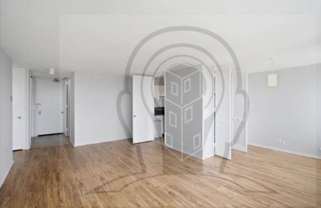 1700 East 56th Street North Gallery 4