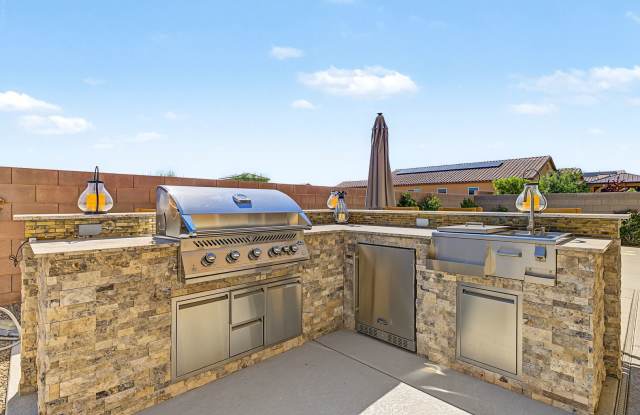 Highly upgraded home with pool/spa and outdoor BBQ! Gallery 4