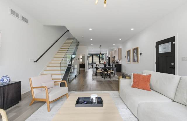 4210 West 5th Avenue - 4210 West 5th Avenue, Chicago, IL 60624