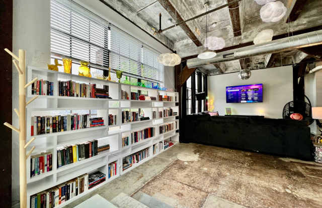 Swanky, Funky, Groovy, loft space Cincinnati, Ohio Gallery 4