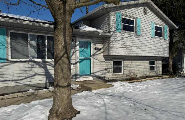 4 Bedroom, 1.5 Bath Single Family Home Hilliard City Schools - 4532 Paxton Drive South, Hilliard, OH 43026