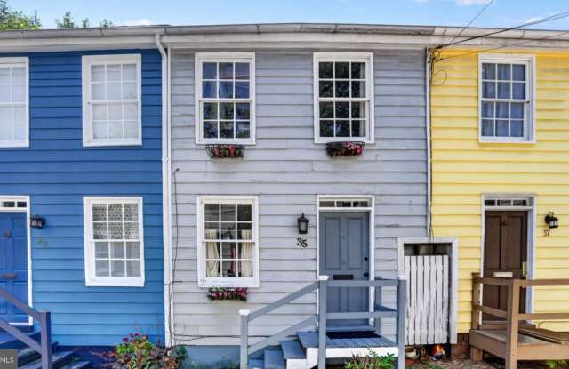 35 PINKNEY Street Gallery 1