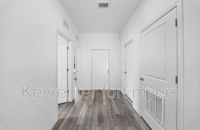 4716 29th St SW Gallery 4