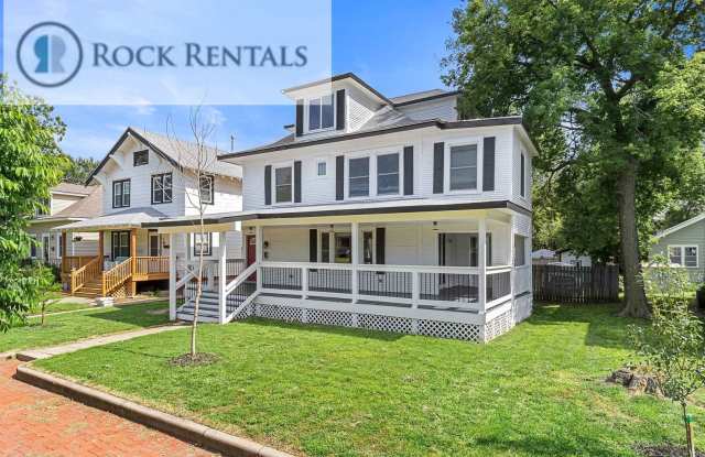 Large Updated Three Bed Two Bath with Patio photos photos