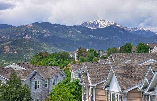 Beautiful 2 Bedroom Townhome with Mountain Views in The Bluffs at Springs Creek! Gallery 1