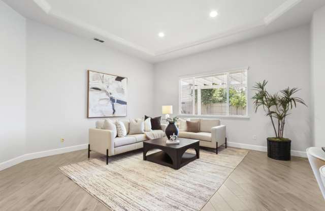 Beautifully Upgraded Single-Story Home in Gated Westlake Community Gallery 4