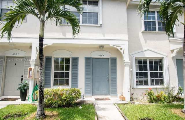 4905 SW 31st Ter photos photos