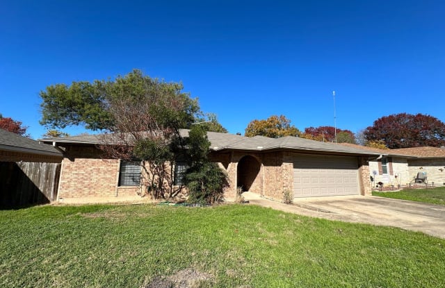 216 Crestwood - 216 Crestwood Drive, Kerrville, TX 78028