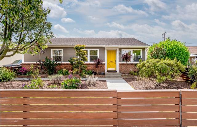 South of Conant 3 Bedroom, 1 Bath Home on over 5000 Square Feet, an entertainers dream! photos photos