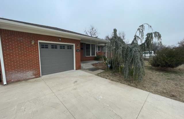 Beautiful 3 bed 1 Bath! Located in the Village! - 1507 Sheffield Road, The Village, OK 73120