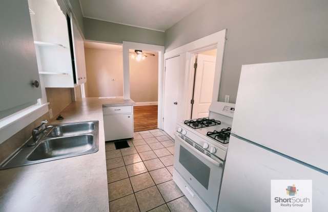 5 bed 2 bath Single Family Home Gallery 4