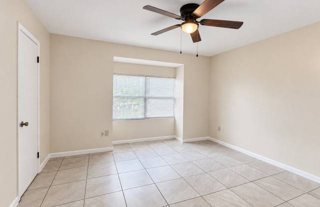 2 Bedroom in Central School District Gallery 4