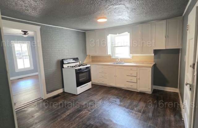 $799 - 2 bed 1 bath - Single Family Home Gallery 3
