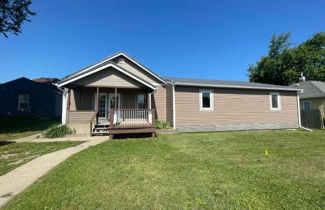 3 Bedroom 2 Bathroom Fenced in Back Yard photos photos
