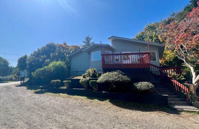 2 Bedroom Home in Coos Bay Gallery 1