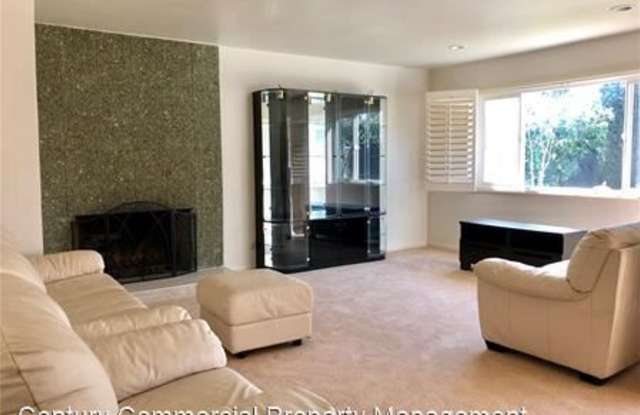 1933 Canyon Dr. Gallery 2