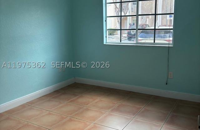 371 NE 26th Ter Gallery 3