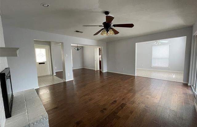 2624 Summertree Drive Gallery 3