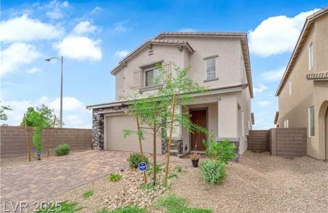 Like-New 2025 Built 4 Bed, 3 Bath w/ Solar, Downstairs Suite, Loft & 2-Car Garage Gallery 3