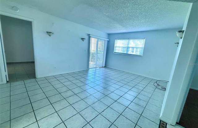 576 FAIRWAYS Lane Gallery 2