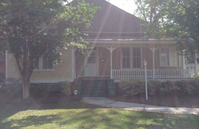 3 bedroom, 2 bath Historic Home Near Downtown Valdosta photos photos