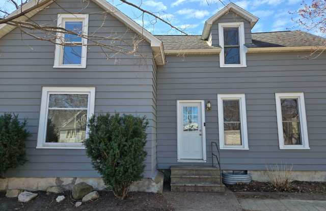 $1,200| 3BD 1 BA| 1211 Garfield Ave| Available Now! - 1211 Garfield Avenue, Altoona, WI 54720