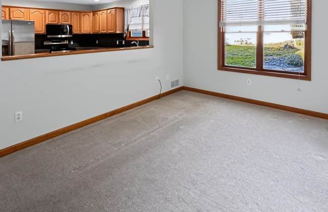 4006-4008 Pond View Drive Gallery 3
