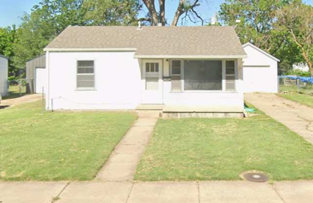2 Bedroom, 1 Bathroom House with Detached Garage - 2619 Morton Street, Great Bend, KS 67530