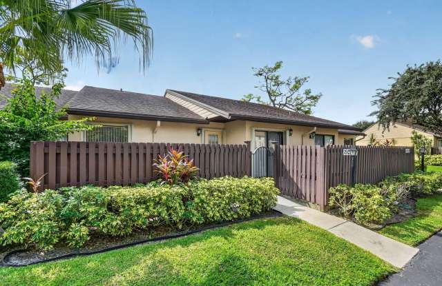 604 SEA PINE Way Gallery 2
