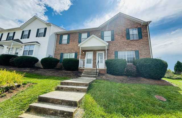 4 Bedroom 2.5 Bath Townhouse Gallery 3