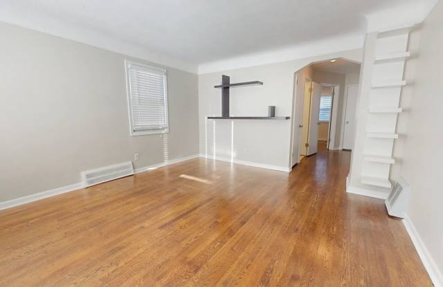 Charming 3 Bed/2 Bath Home for Rent in Berkley, MI Gallery 3