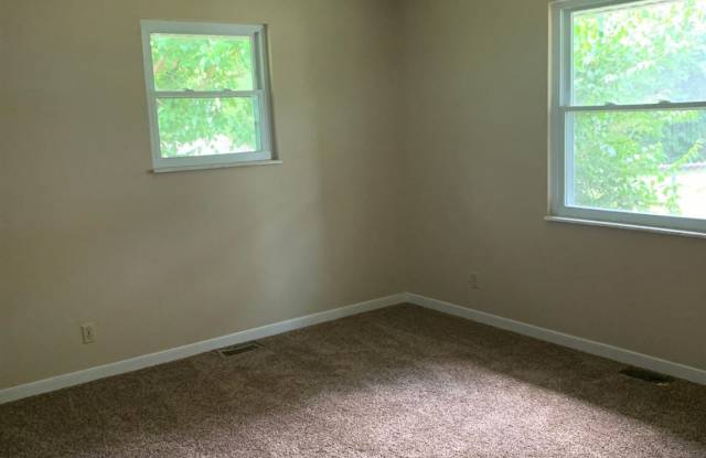 2424 Sycamore Lane Gallery 4