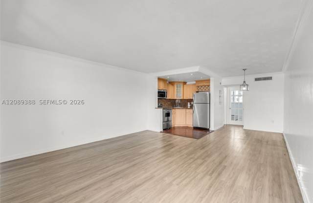 1800 79th St Cswy Gallery 4