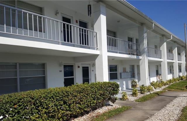 323 BRANDY WINE DR - 323 Brandy Wine Dr, Largo, FL 33771