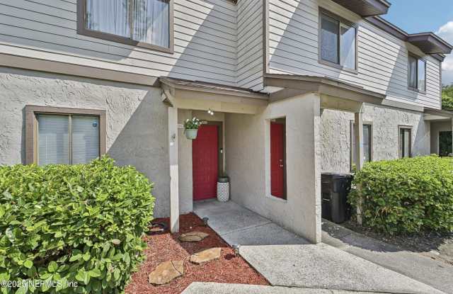 8300 PLAZA GATE Lane unit: 1242 photos photos